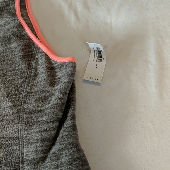 NWT Old Navy Athletic Wear Fleece Vest! - Picture 3 of 5